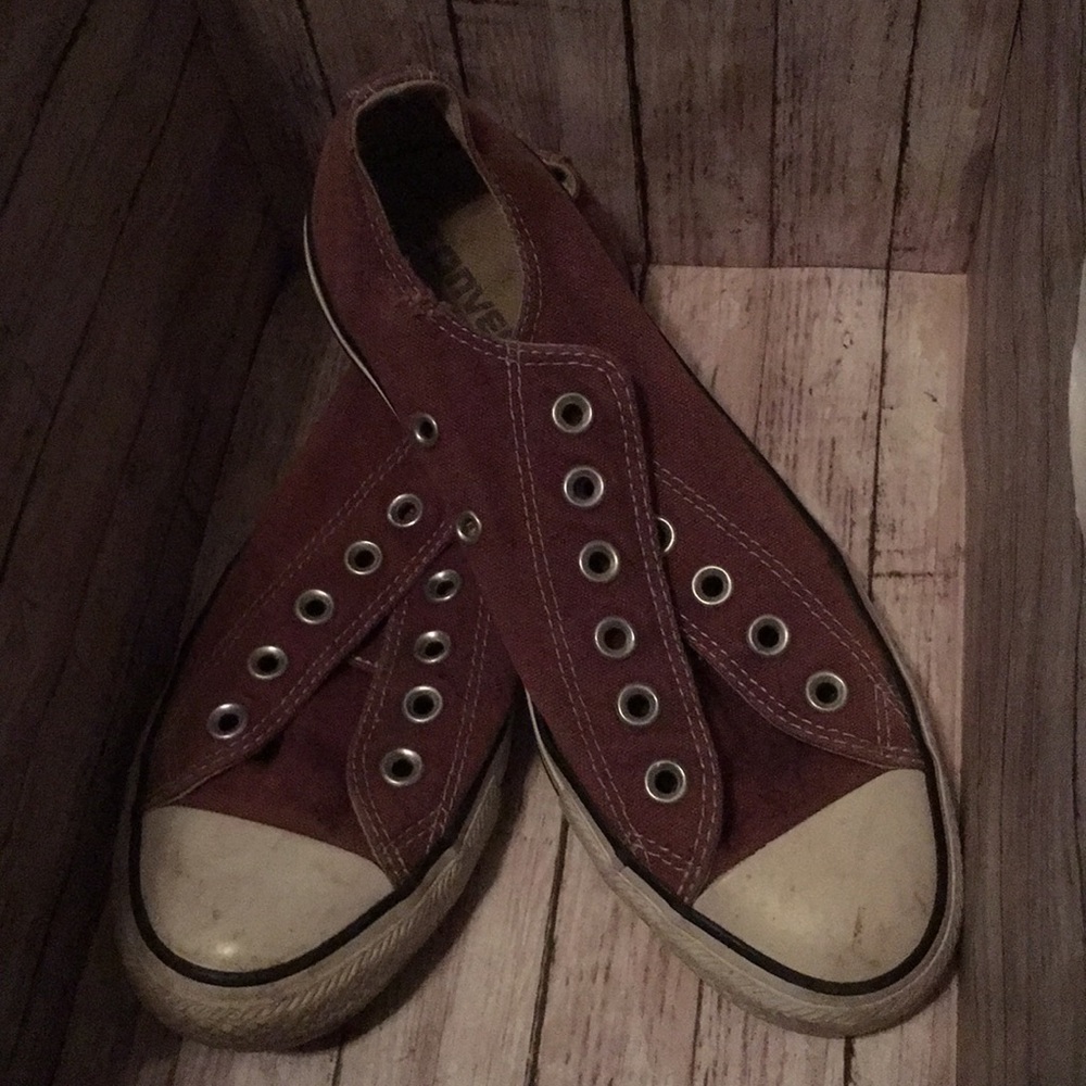 Maroon converse
